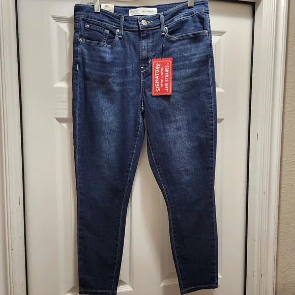 New- Levi's Signature Jeans Women's 10 30x25 Crop Mid Rise Skinny Blue - Picture 1 of 11